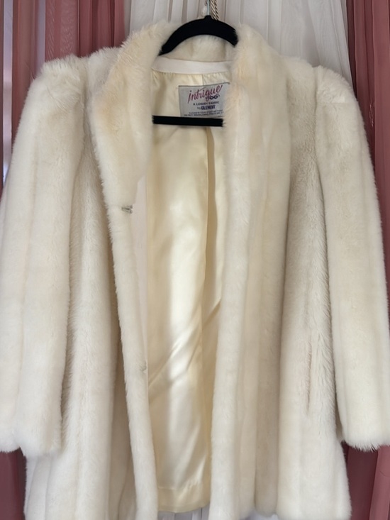 glenoit Jackets & Blazers - VTG Cream Faux Fur Women's Coat